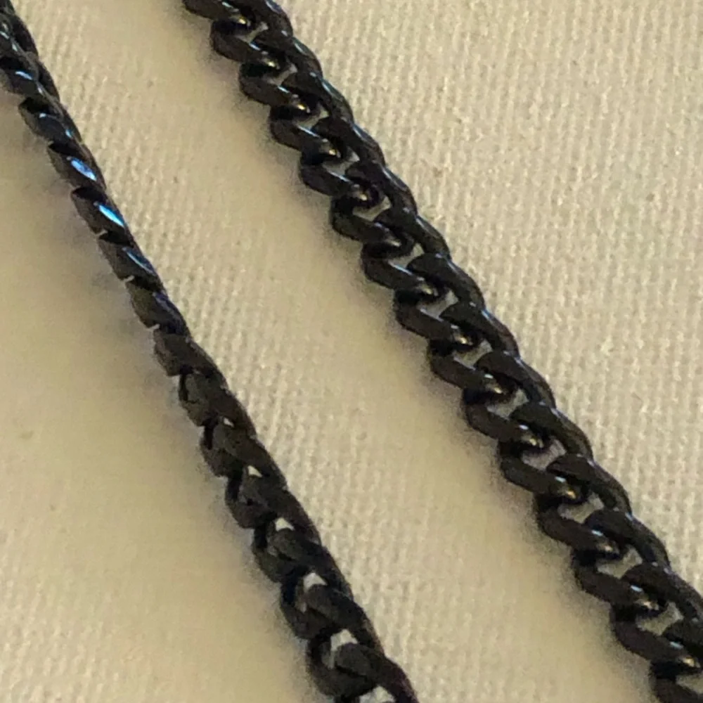 N/A black chain