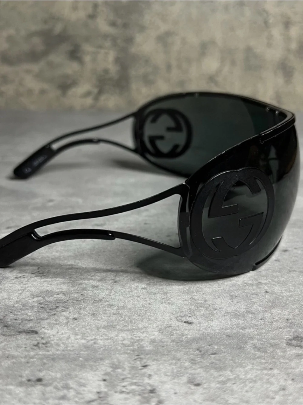Gucci bold shield
