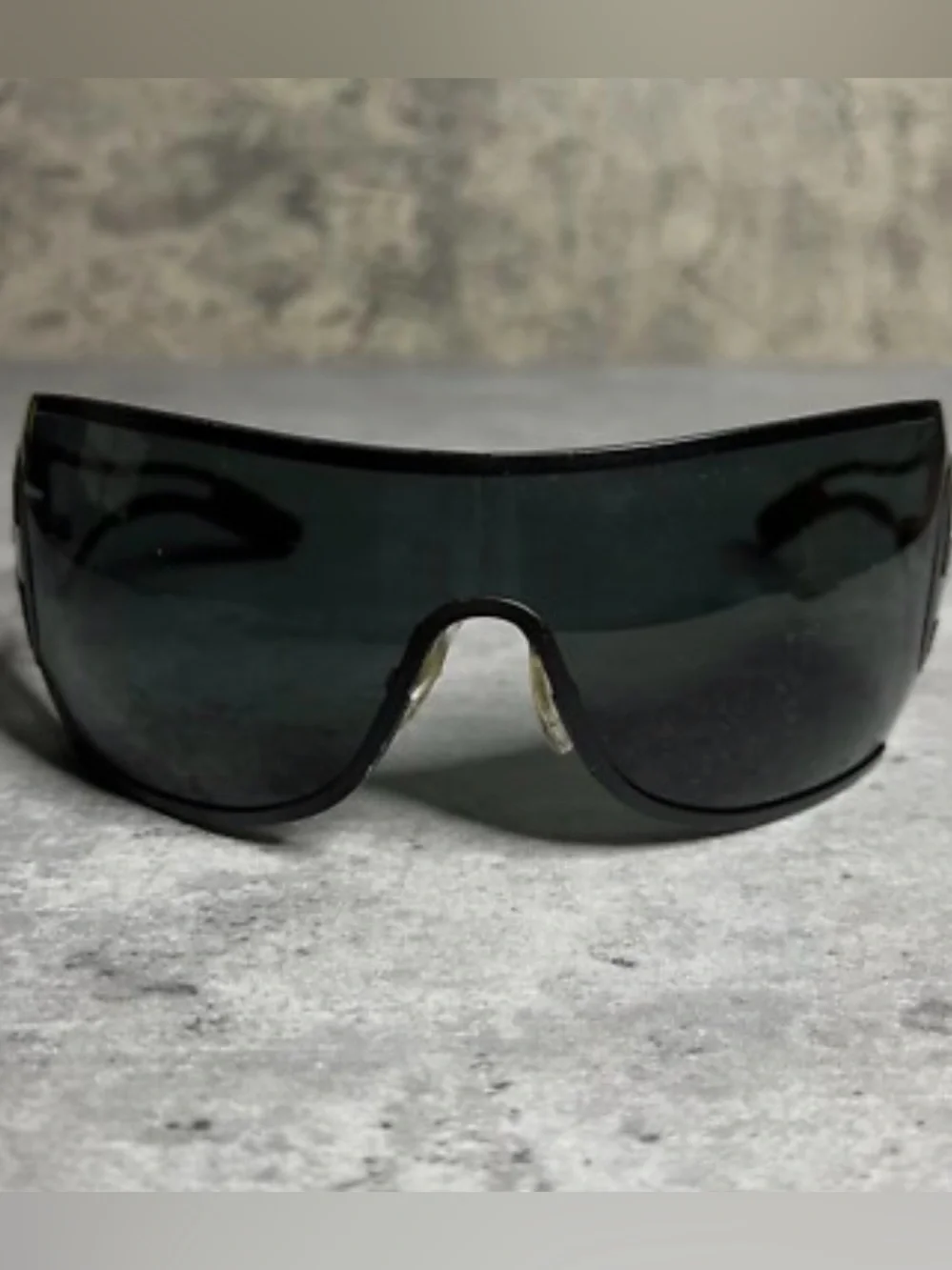 Gucci bold shield
