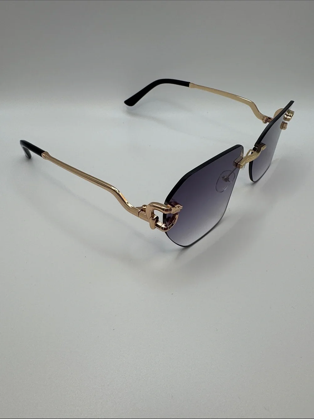 N/A stylish rimless