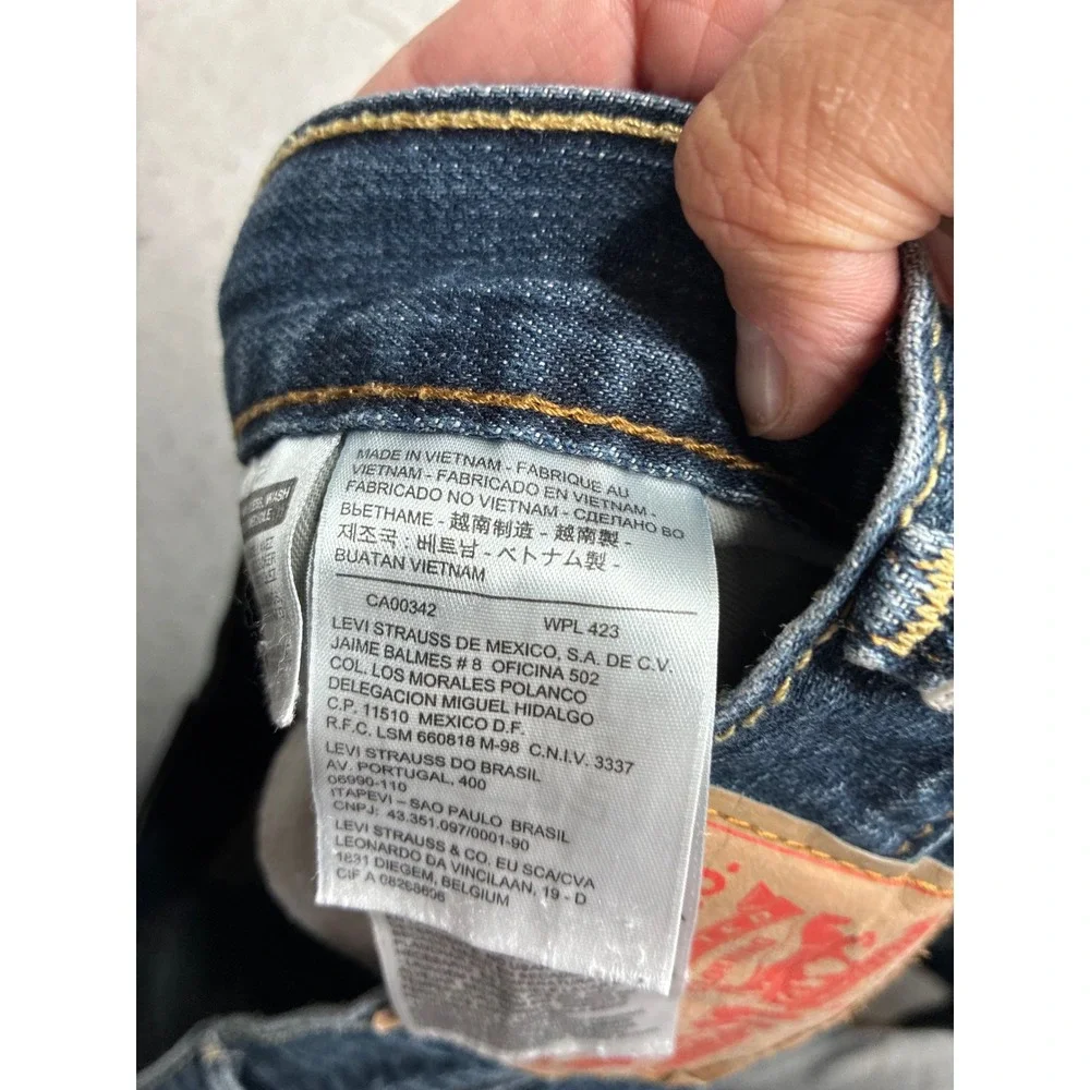 Levis levis 569