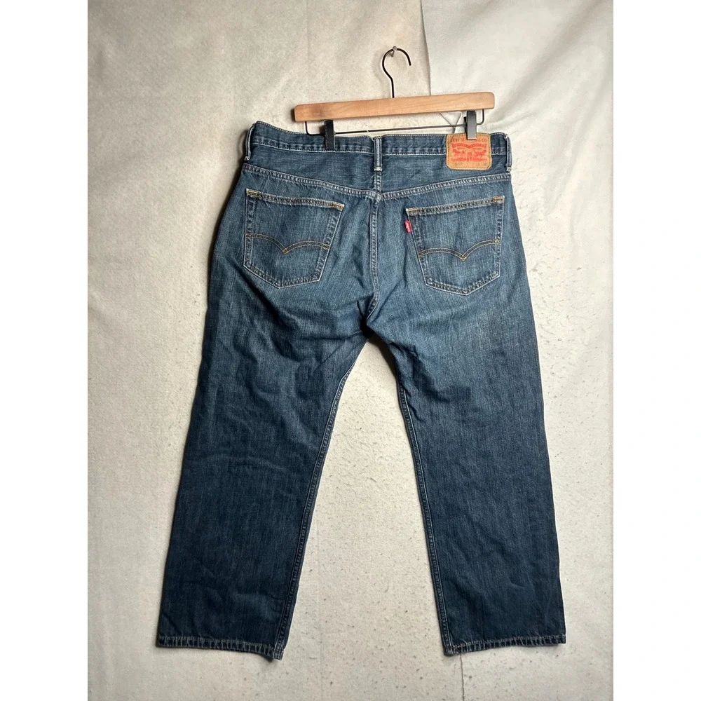 Levis levis 569