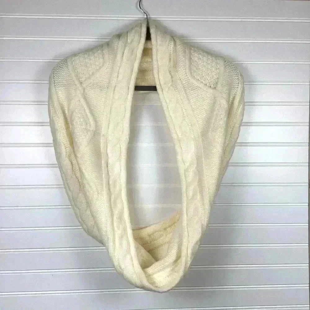 Old Navy NWT  Cable Knit Cowl Cream / Ivory Neck Warmer Infinity Scarf