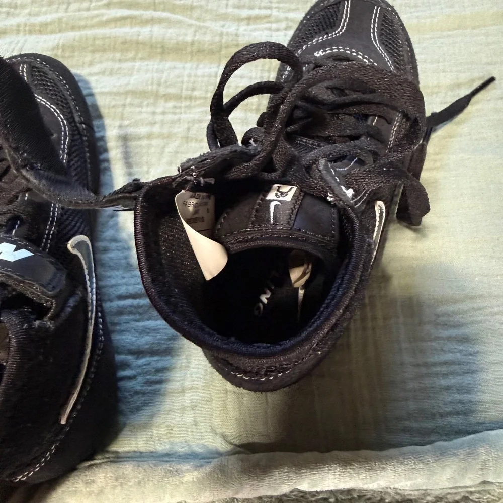 Nike Speedsweep VII GS Wrestling Shoes Kids Size 1Y‎ Black White 366684-001