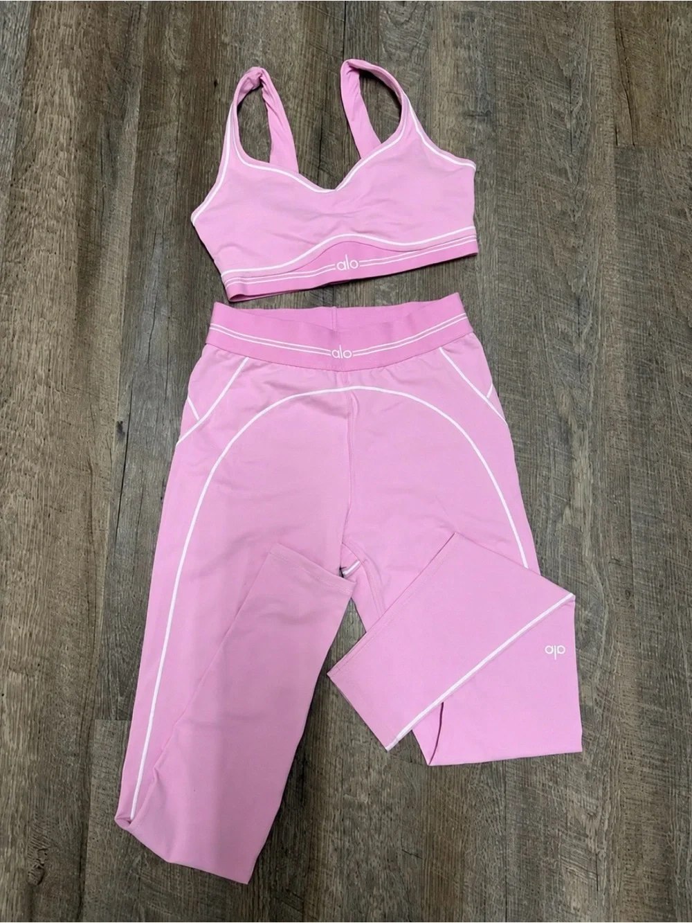 ALO Yoga soft pink