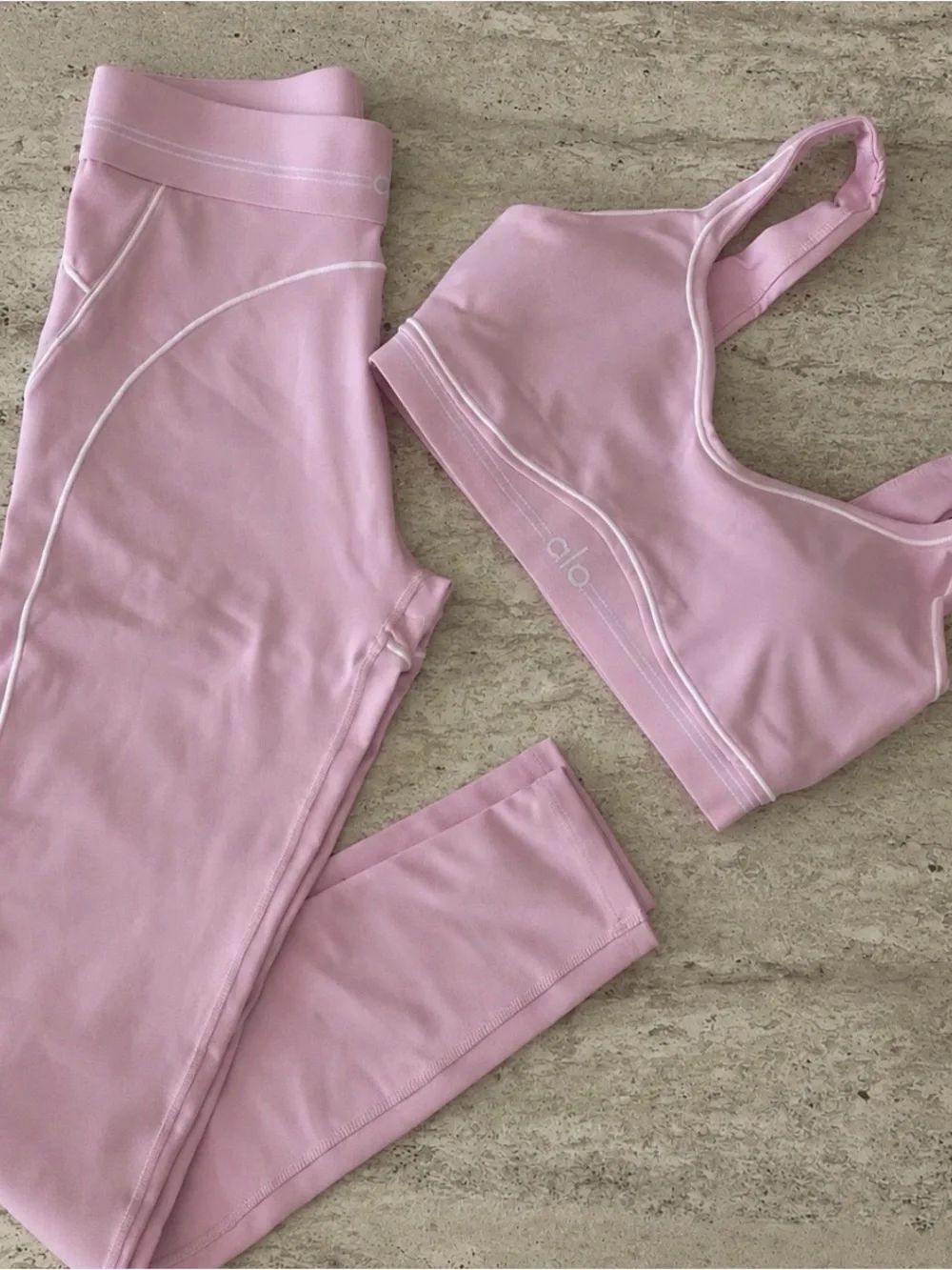 ALO Yoga soft pink