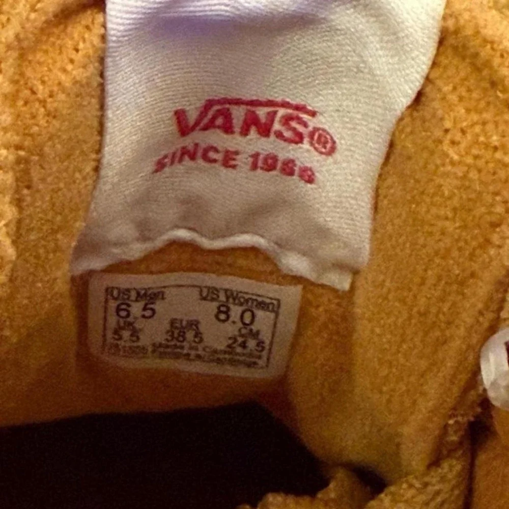 Classic Vans low-top sneakers in a warm brown suede with pink side stripe M 6.5‎