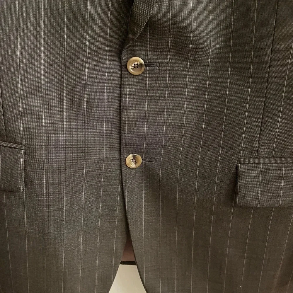 JOS A BANK~ SPORTS COAT~GRAY~43R