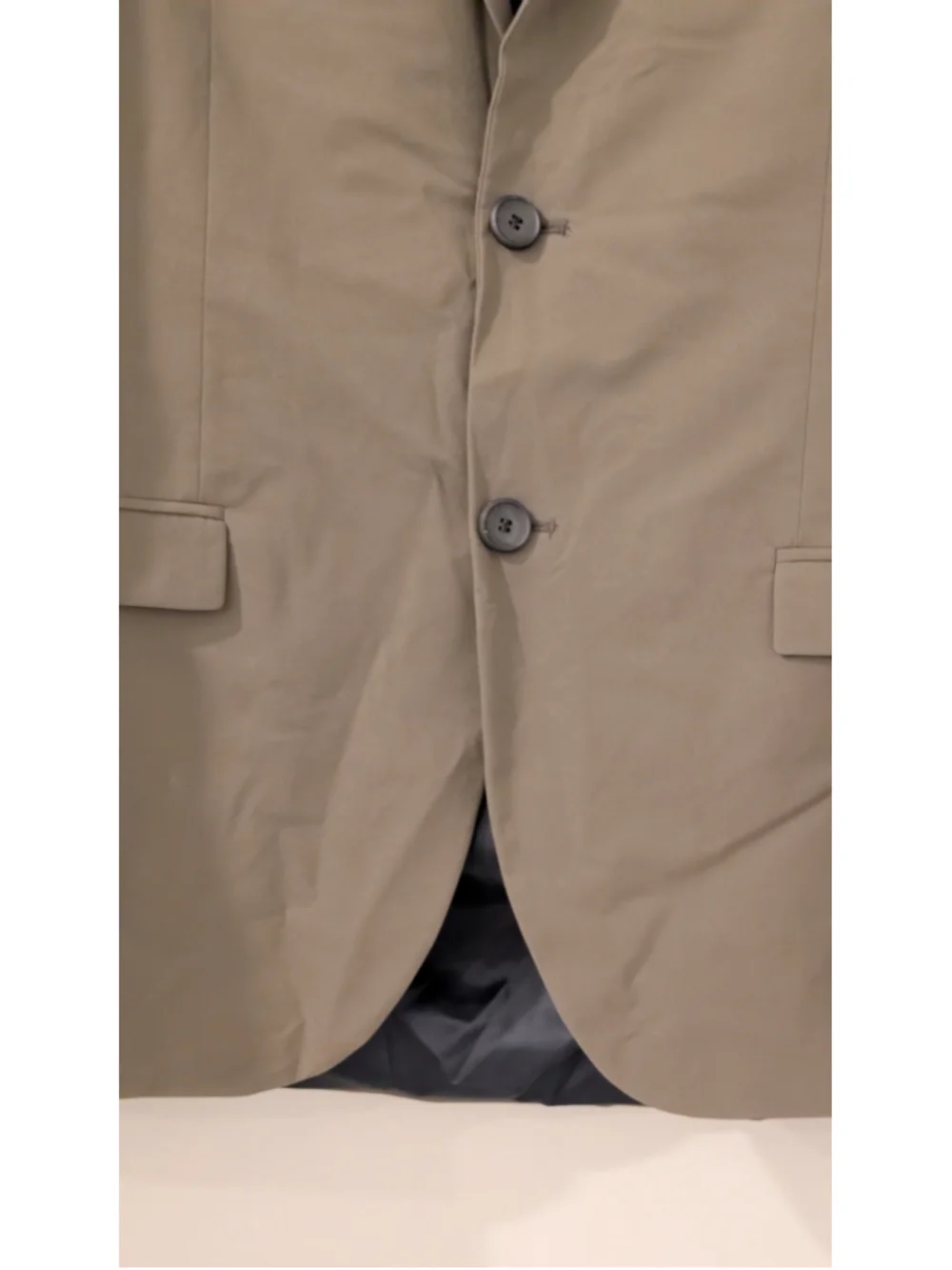 HUGO dark button includes