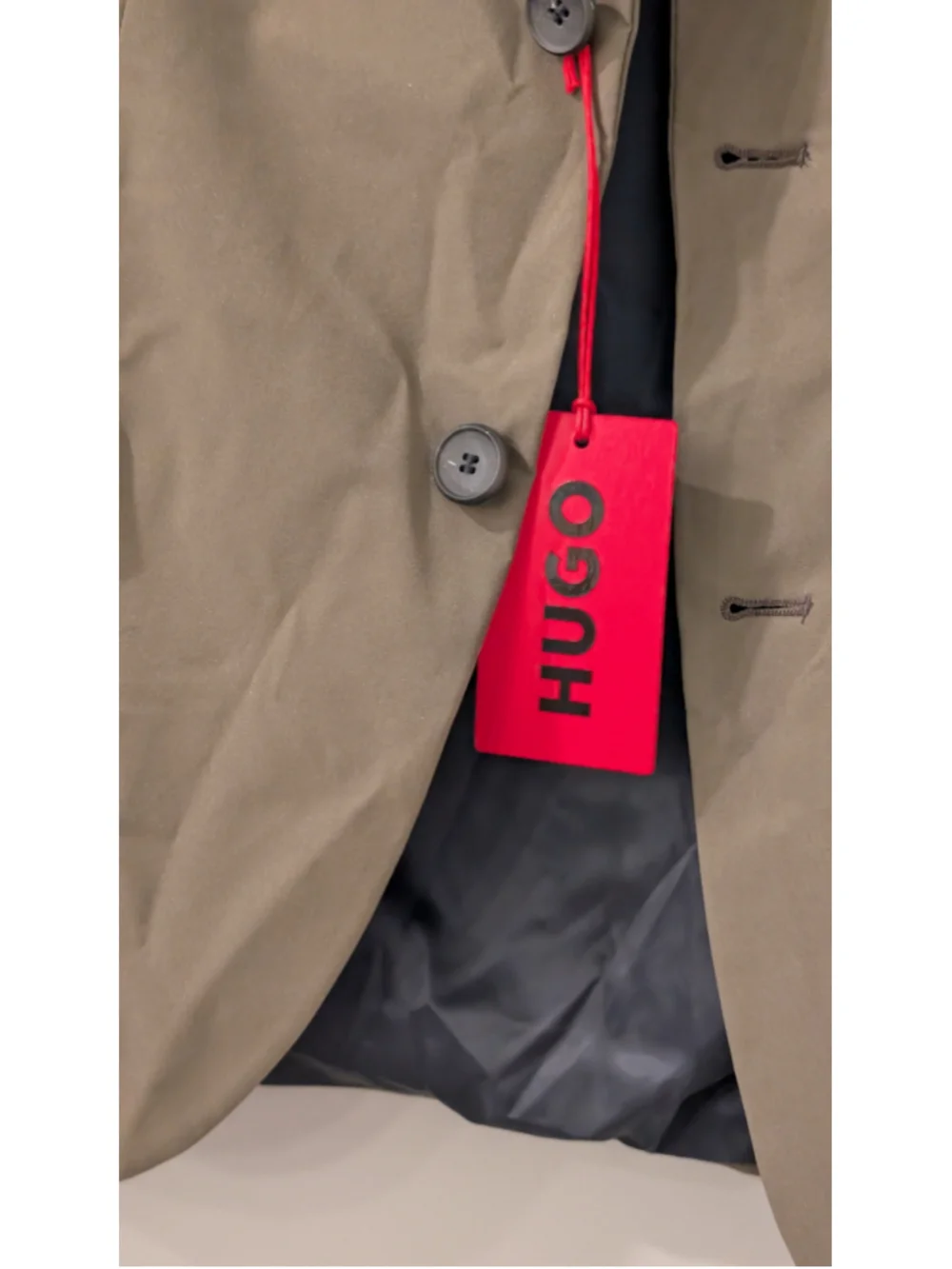 HUGO includes flap zippered