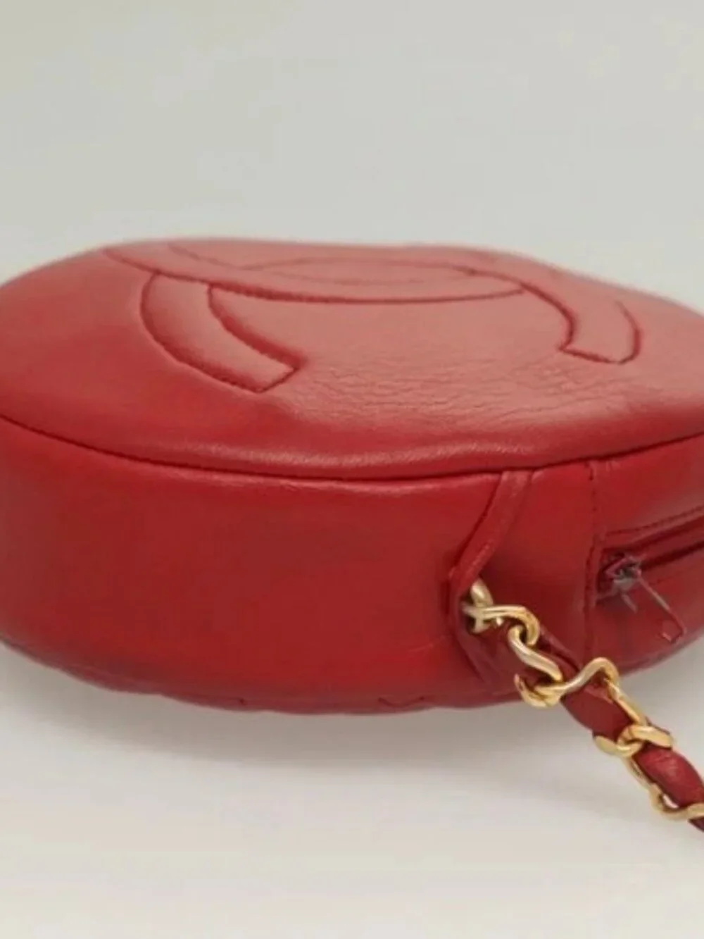 CHANEL brand	chanel color	red