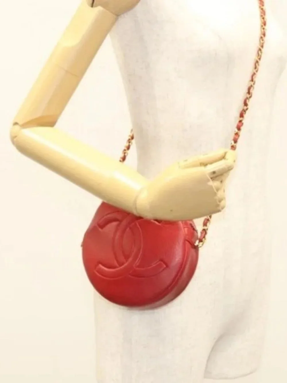 CHANEL brand	chanel color	red