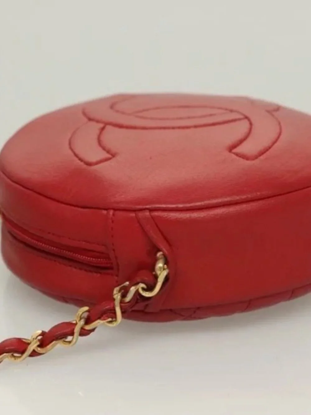 CHANEL brand	chanel color	red