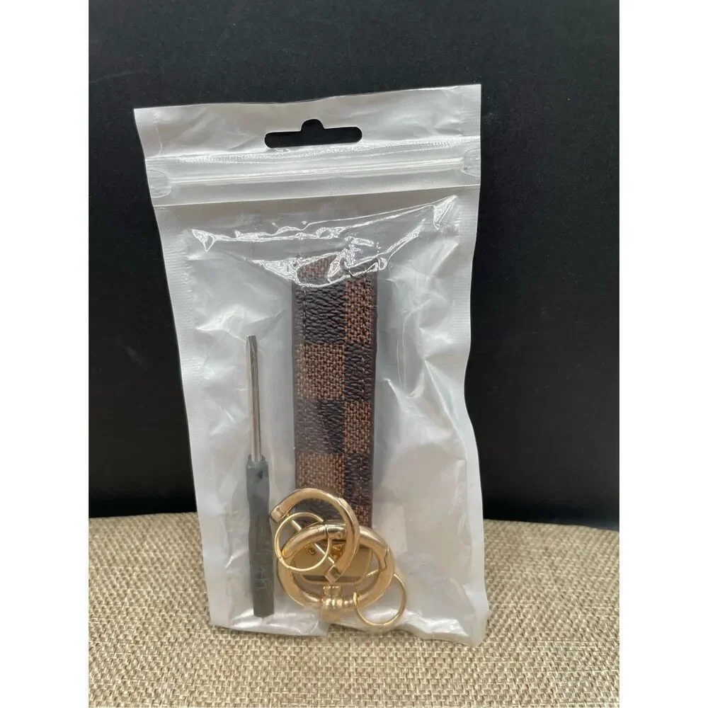 Top Quality Fashion Cowhide Wrist Strap Belt Designer Keyring Key with Tool NEW