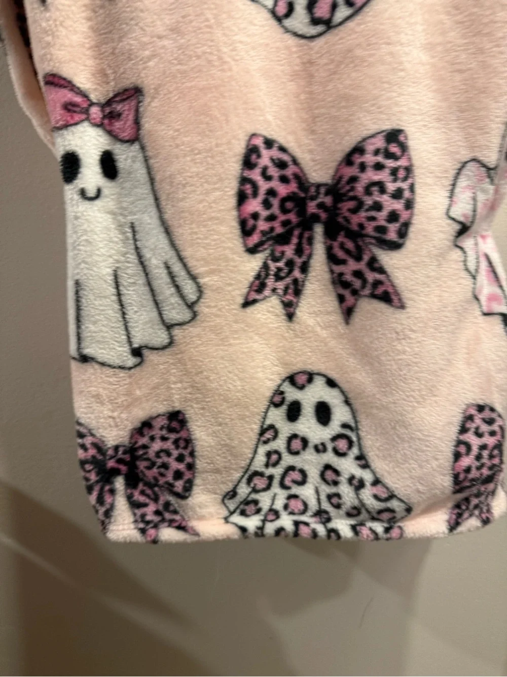 NEW Halloween Ghost PINK Leopard Print with bows Plush Throw Blanket VIRAL