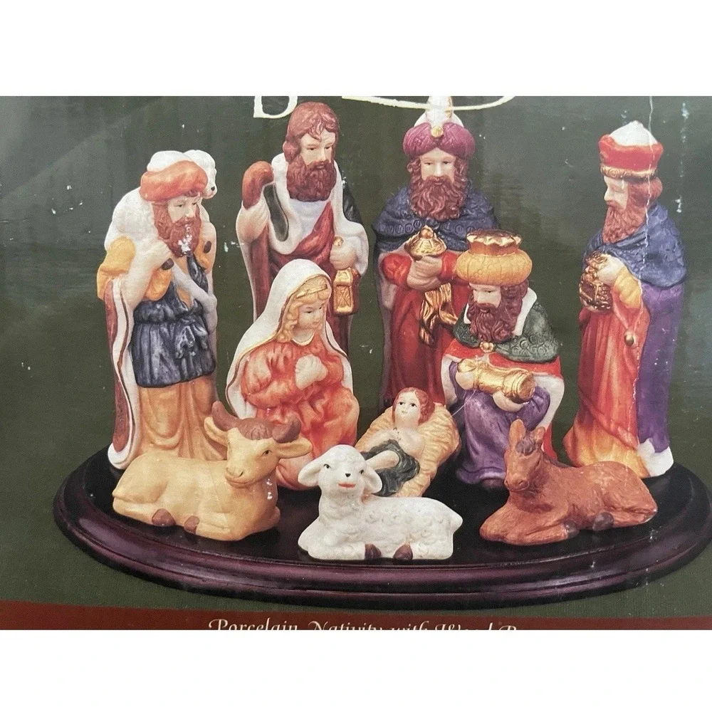 Vintage International Bazaar 10 Piece Porcelain Nativity Set Wooden Base