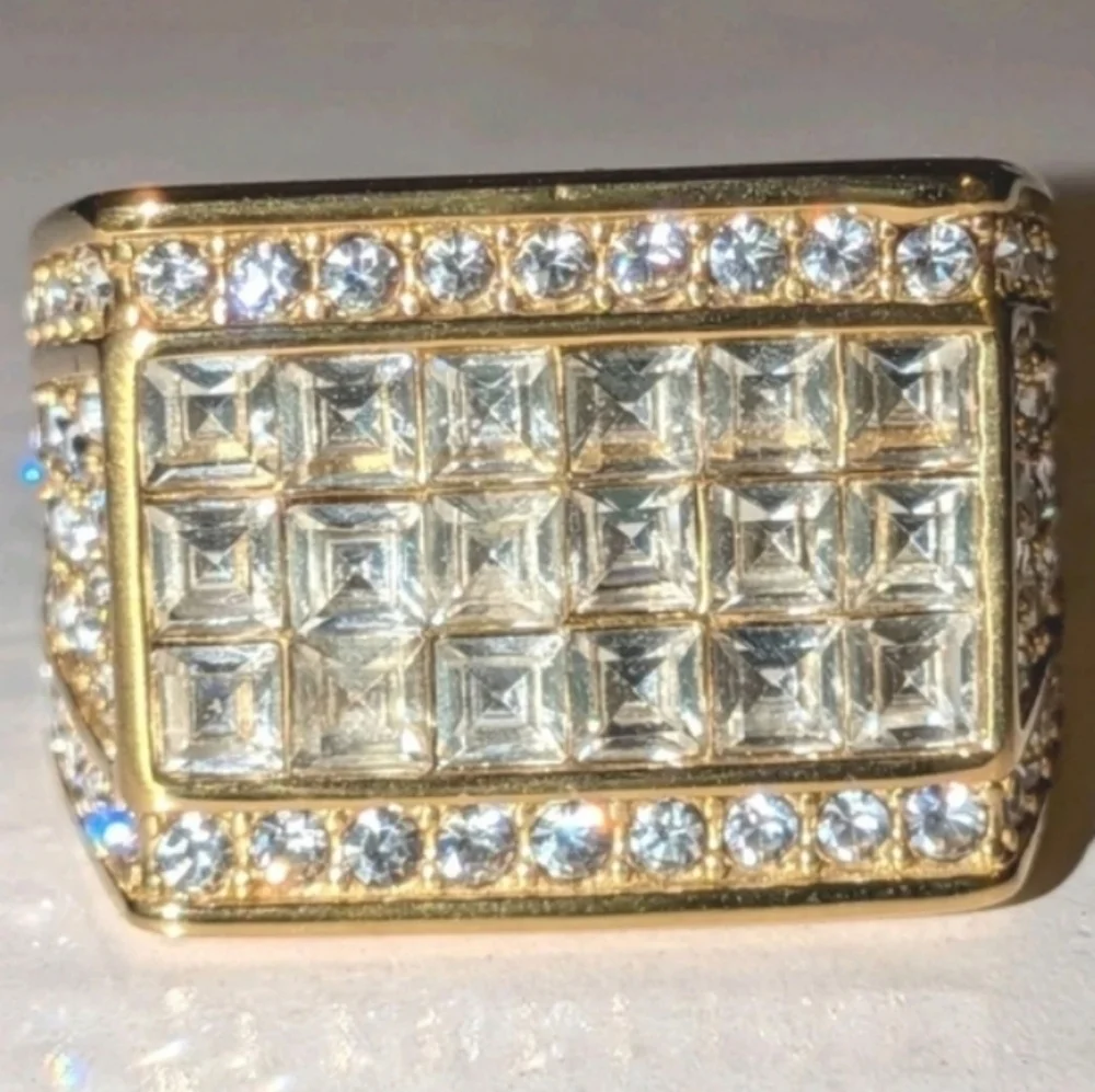 boutique elegant gold