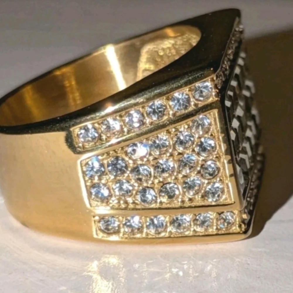 boutique elegant gold