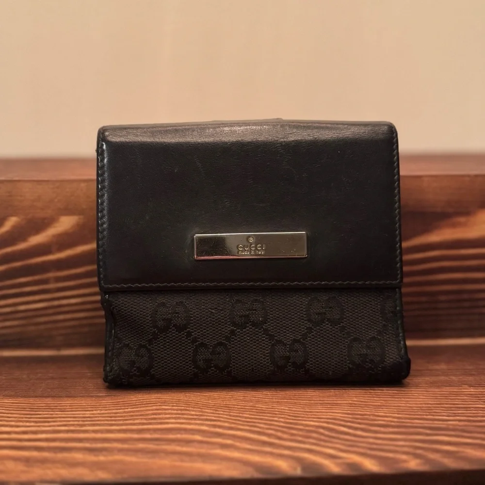 Gucci‎ Black GG Canvas Leather Bifold Wallet Silver Logo Bar Made in Italy