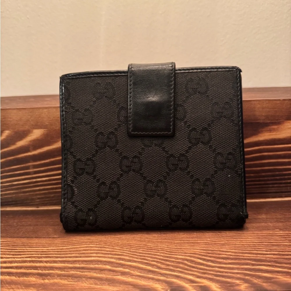 Gucci bifold wallet
