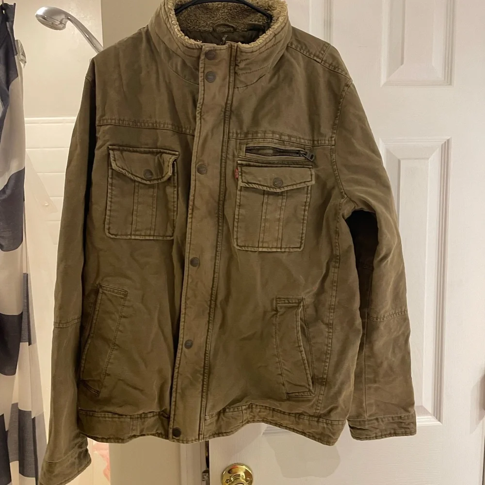 Levis levi military
