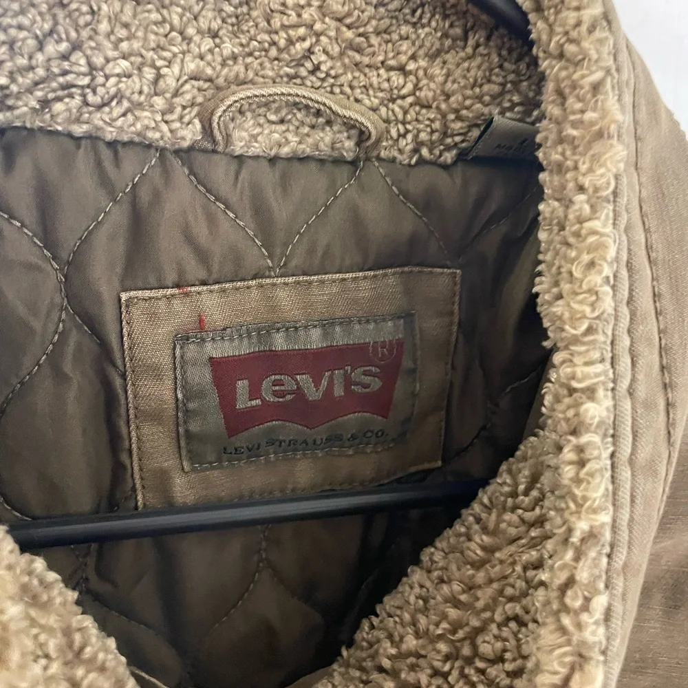 Levis levi military