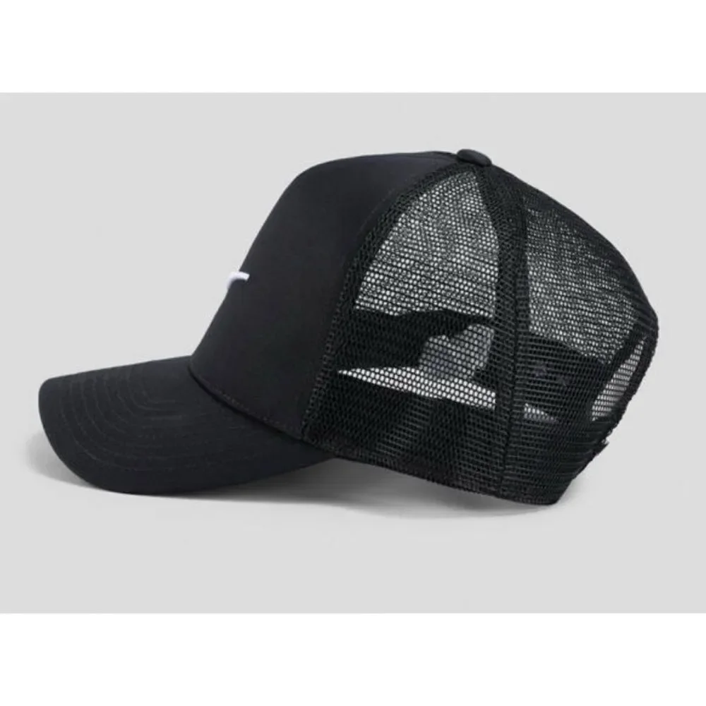 Nike sporty trucker