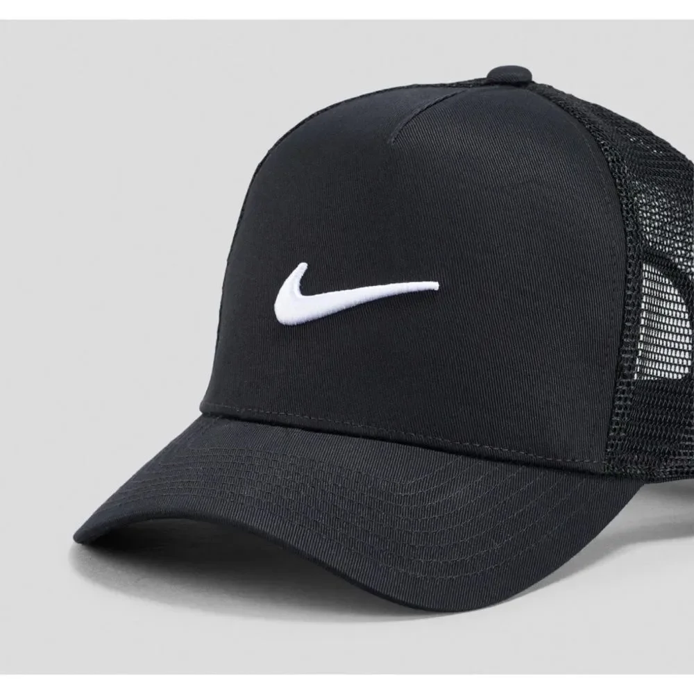Nike sporty trucker