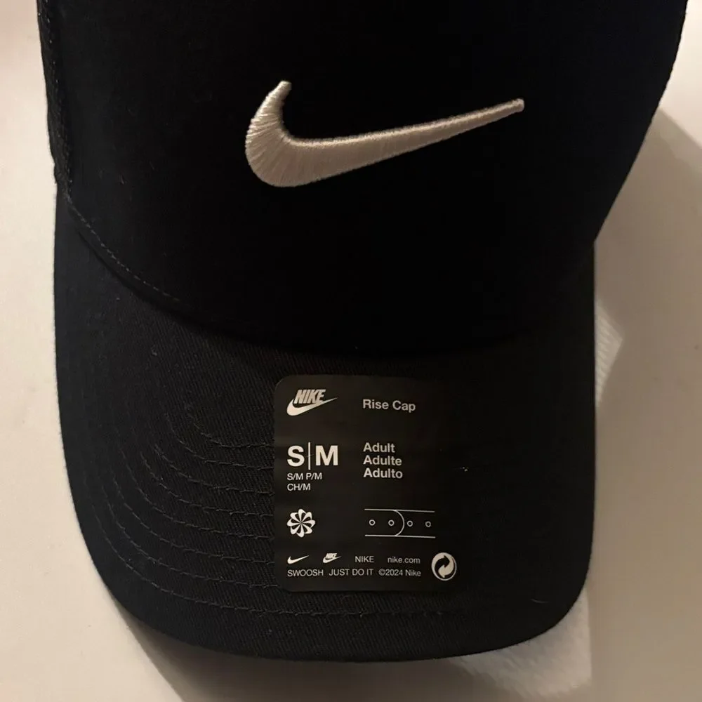 Nike sporty trucker