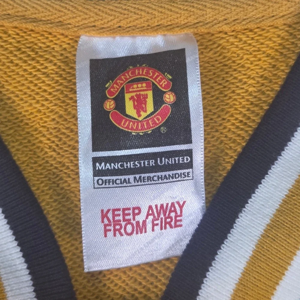 Manchester United Official Merchandise super fast