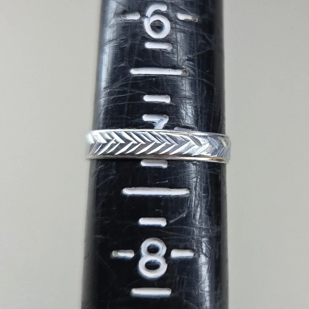 Silver Tone Engraved Chevron‎ Herringbone Pattern Band Ring Size 7