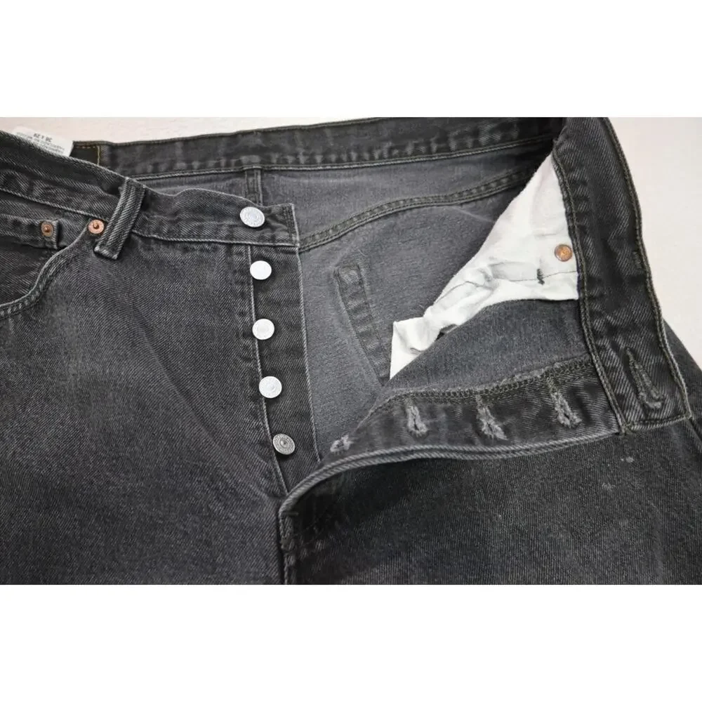 Levis color dark
