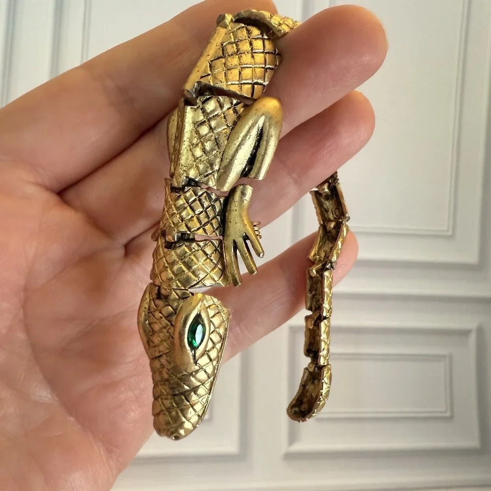 Rare! Vintage Lizard Shoulder Brooch Pin Gold Tone Scales Green Eyes Bag Charm