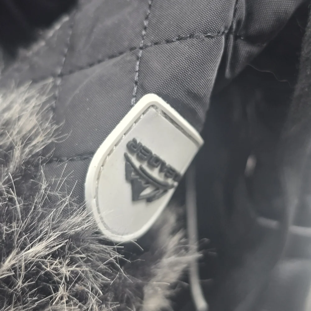 Aleader embrace cold