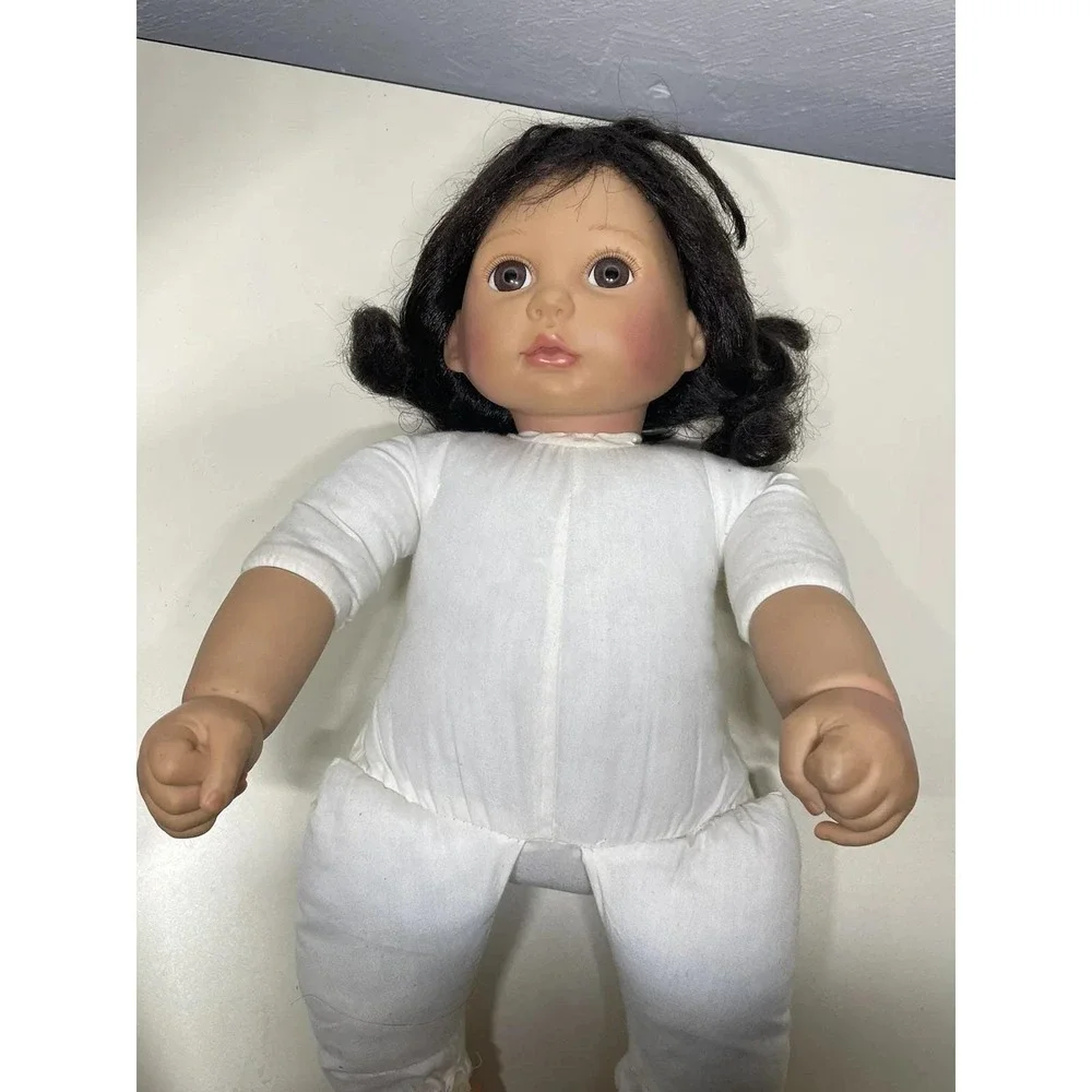 The Unbranded Brand doll good