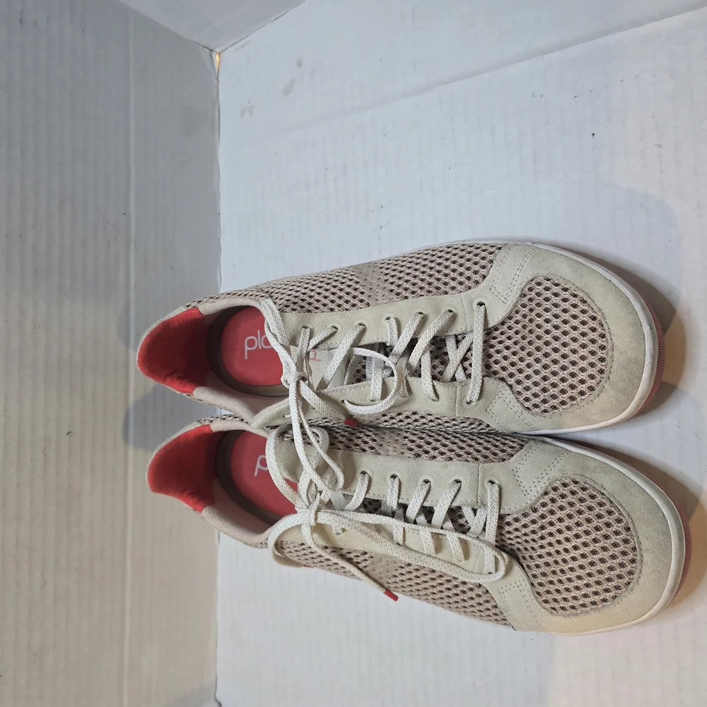 PLAE wear sneakers beige