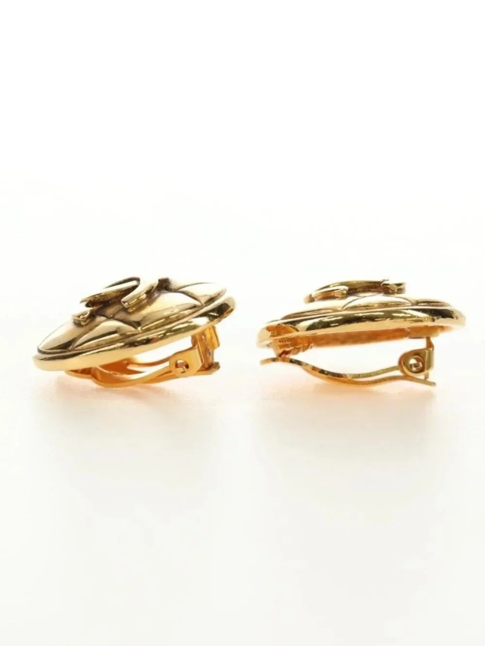 CHANEL brand	chanel color	gold
