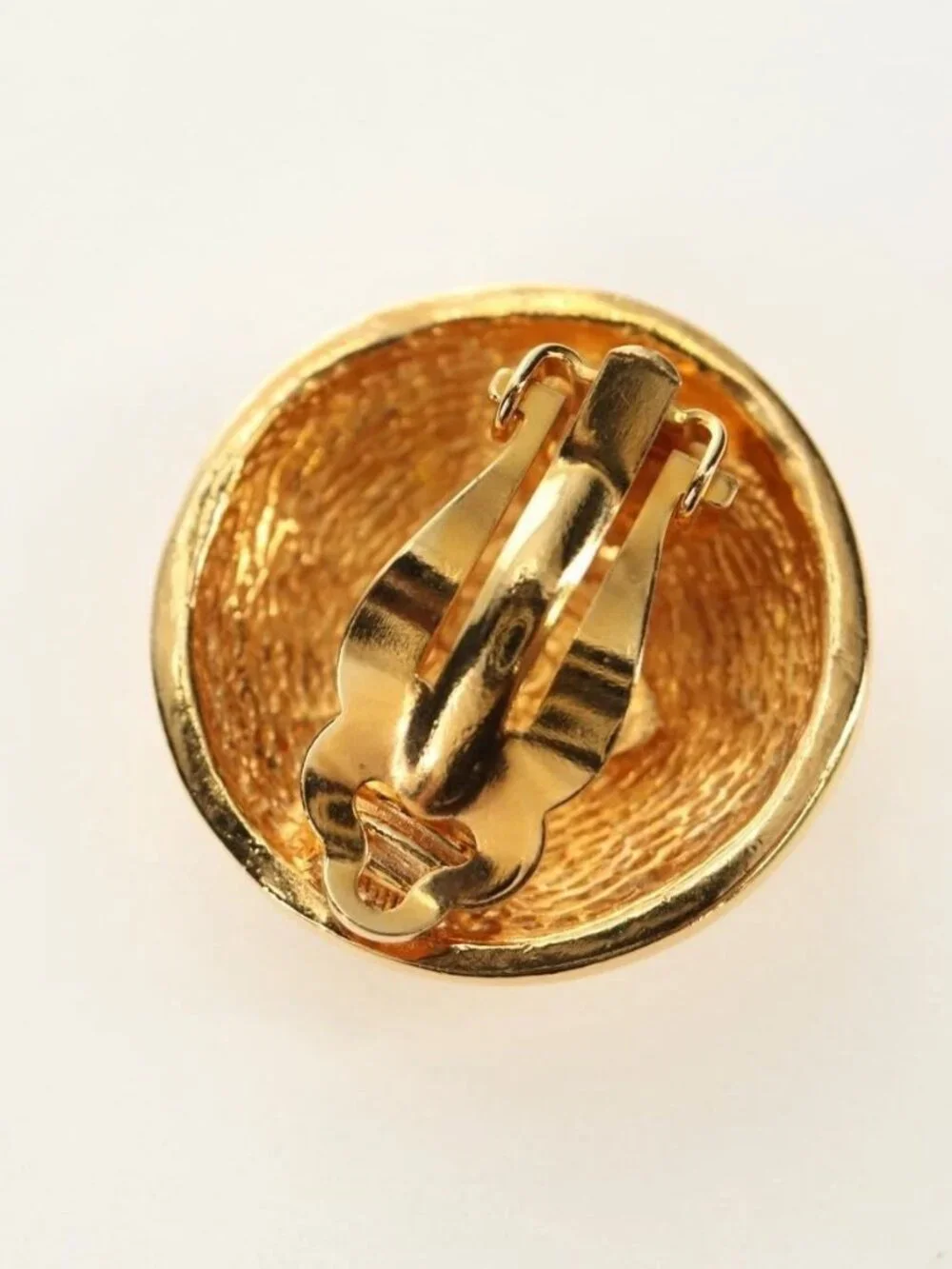 CHANEL brand	chanel color	gold