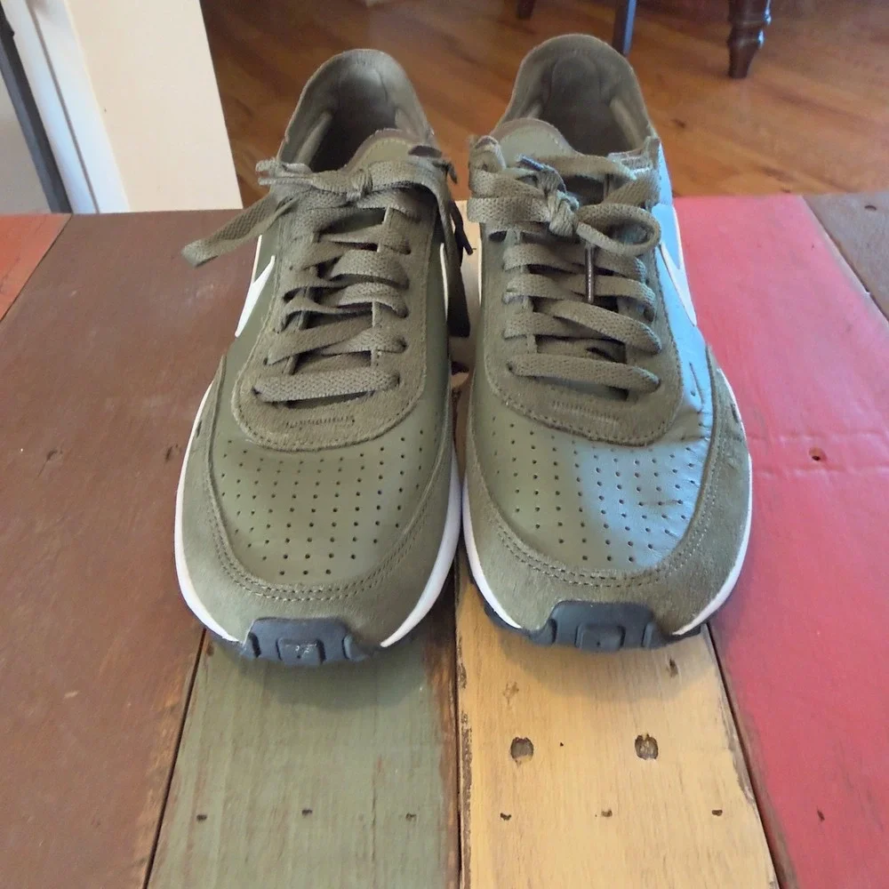 Nike Waffle Debut Mens Size 8 Olive Green Suede Leather Sneakers DX9428-201‎