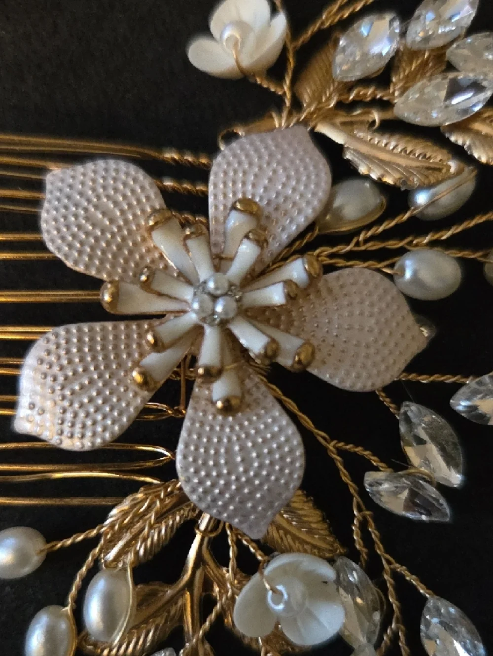 N/A elegant gold