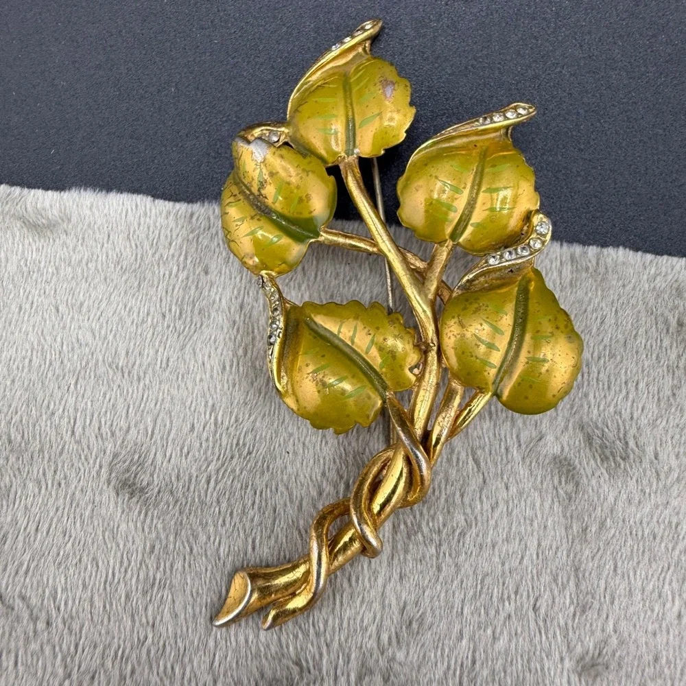 Vintage Unsigned Derosa Brooch‎ Gold Tone Enamel Leaf Nature Vine