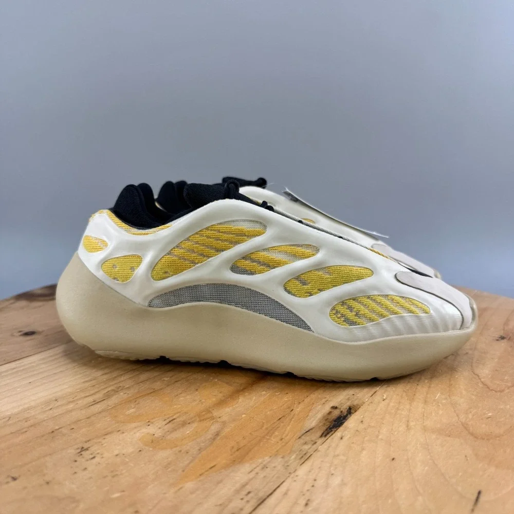 Adidas Yeezy 700 V3 Kids Size‎ 3.5 Shoes 'Safflower' Sneakers Yellow G54854  NEW