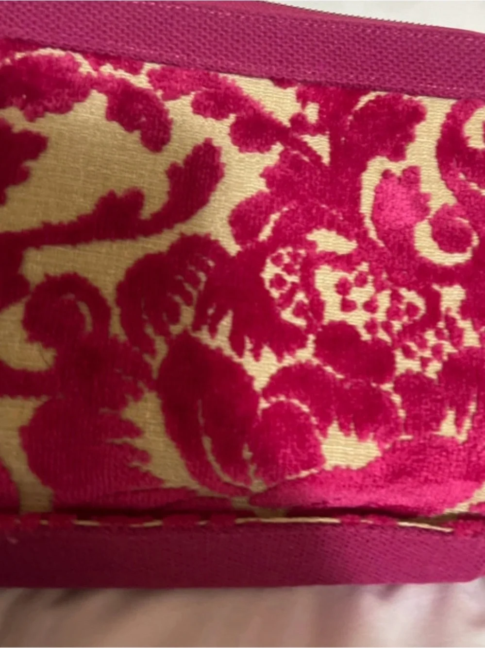 Cake compact velvet