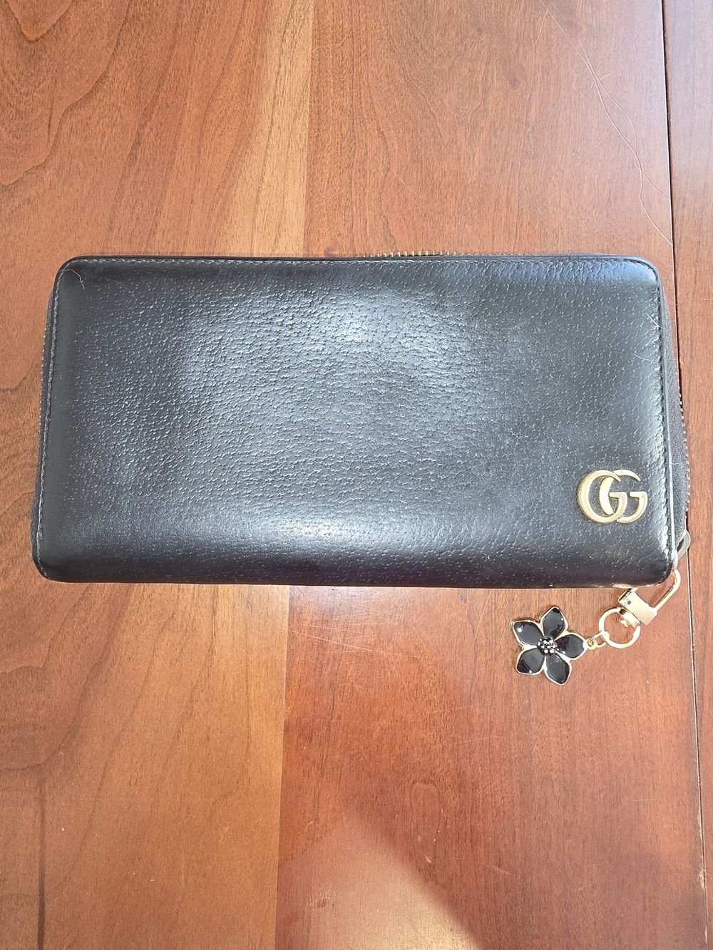 Genuine Gucci Marmont Black Leather Zip Around Wallet with Gold GG Logo, EUC