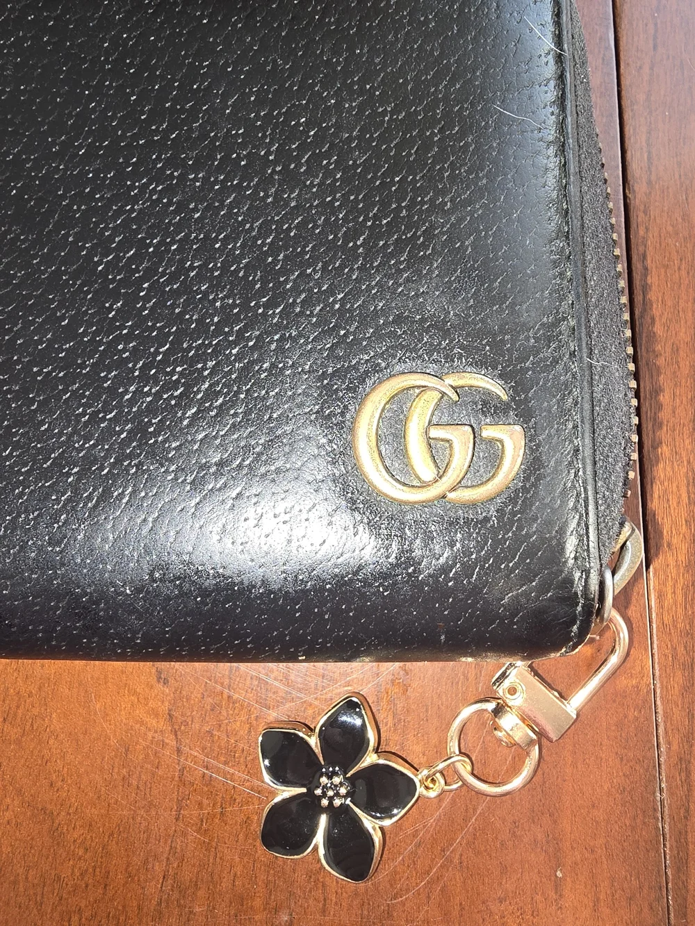 Gucci authentic zip