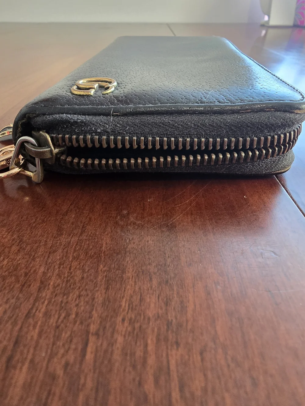 Gucci authentic zip