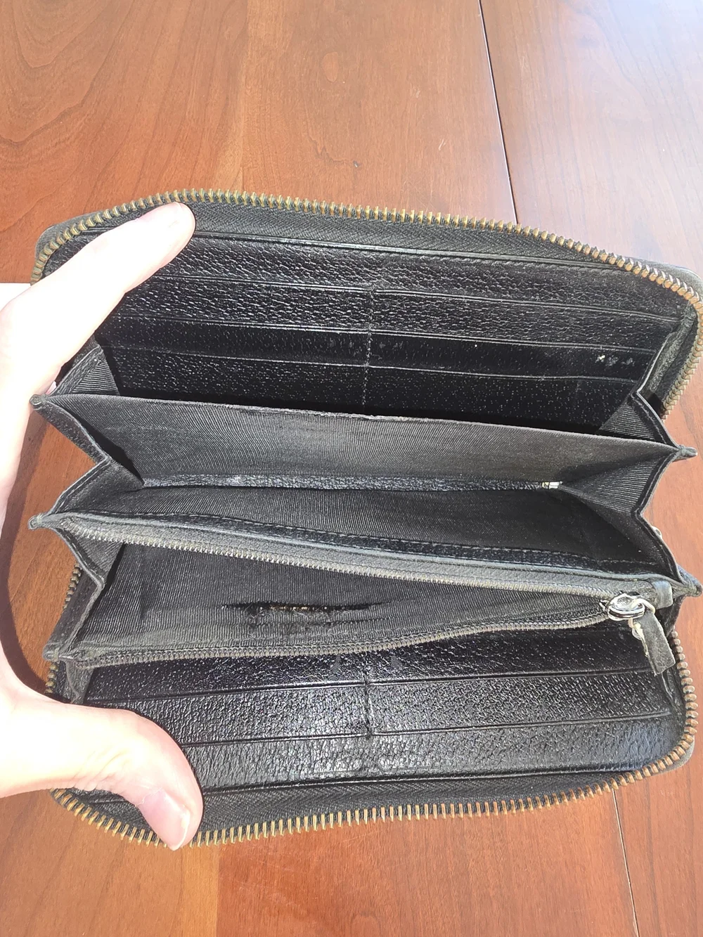Gucci authentic zip