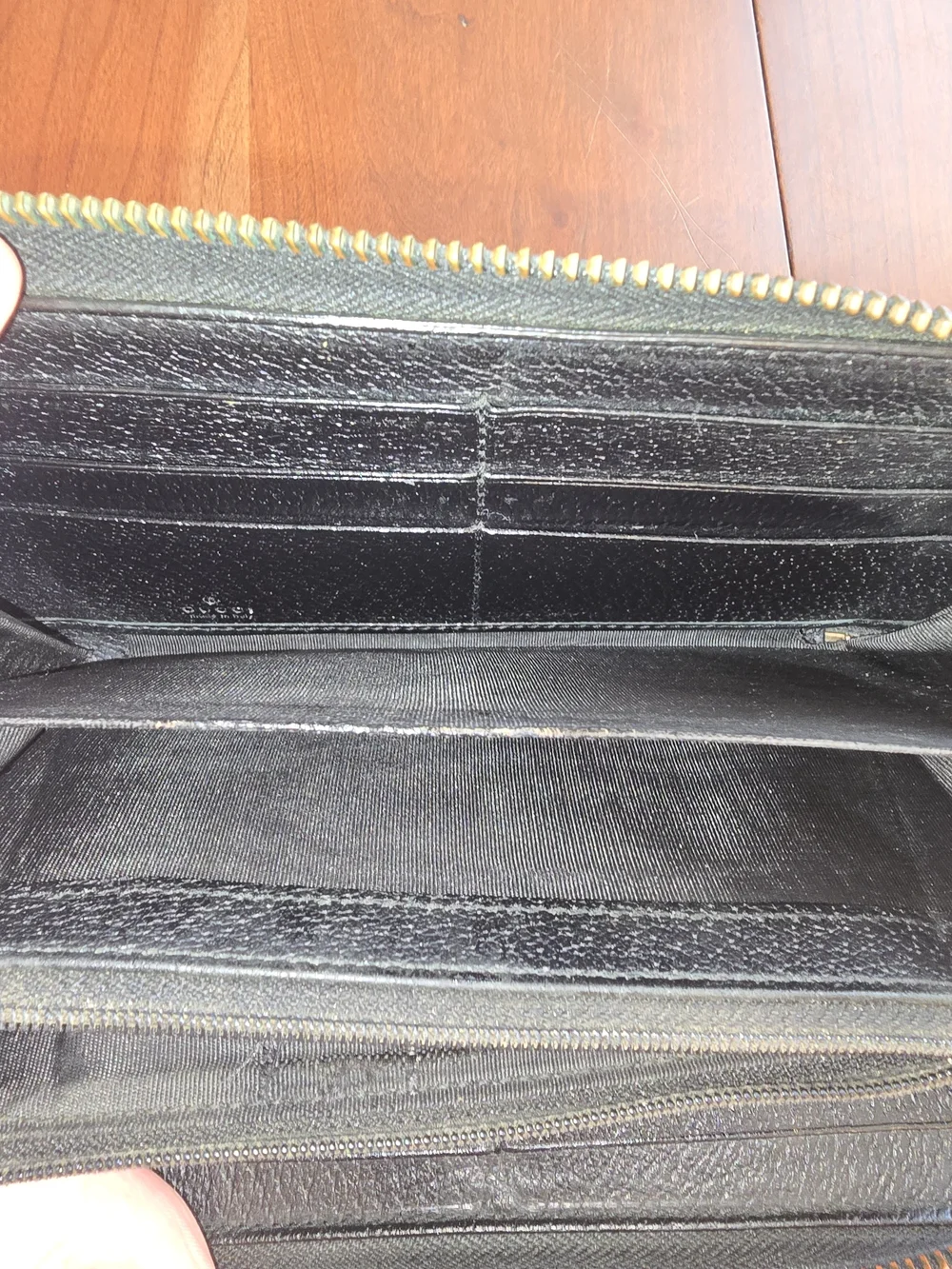 Gucci authentic zip
