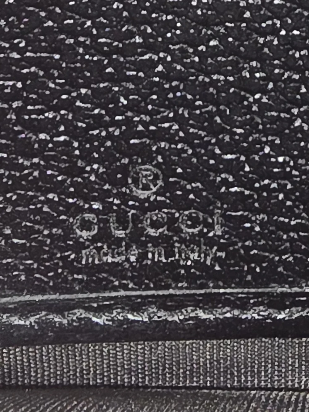 Gucci authentic zip