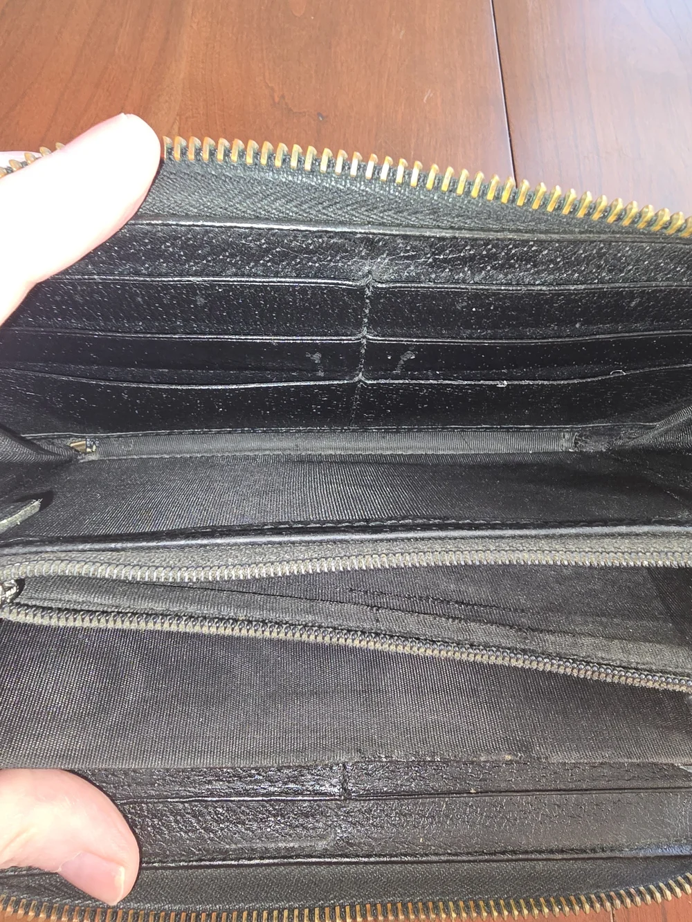Gucci authentic zip